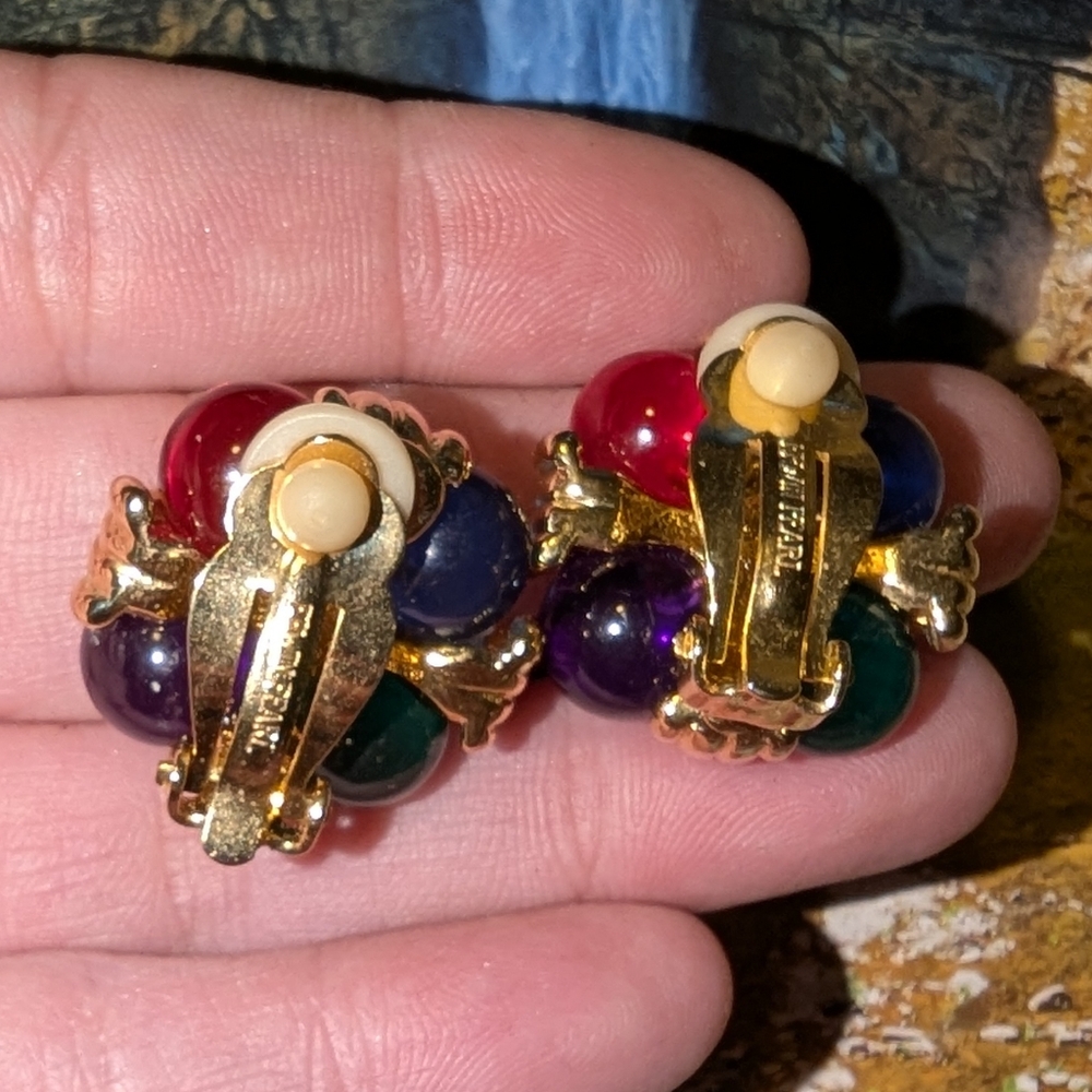 EVC ERWIN PEARL JELLY CABOCHON CRYSTAL RHINESTONE GOLD TONE CLIP EARRINGS - Picture 6 of 6